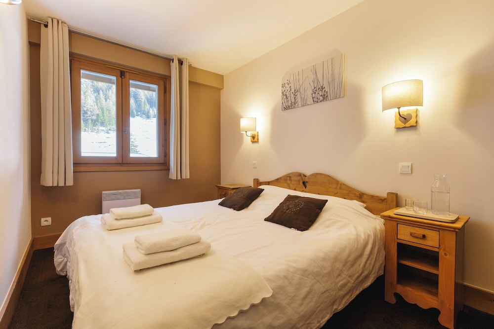 Family Apartment, Multiple Bedrooms, 2 Bathrooms (Vallorcine Loriaz 35 ski in / ski out) photo 2
