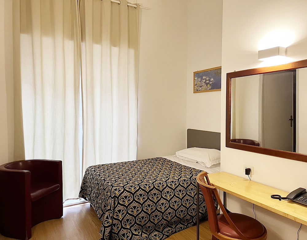 Economy Double Room Single Use photo 3