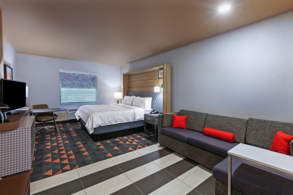 Suite, 1 Bedroom - Photo 1