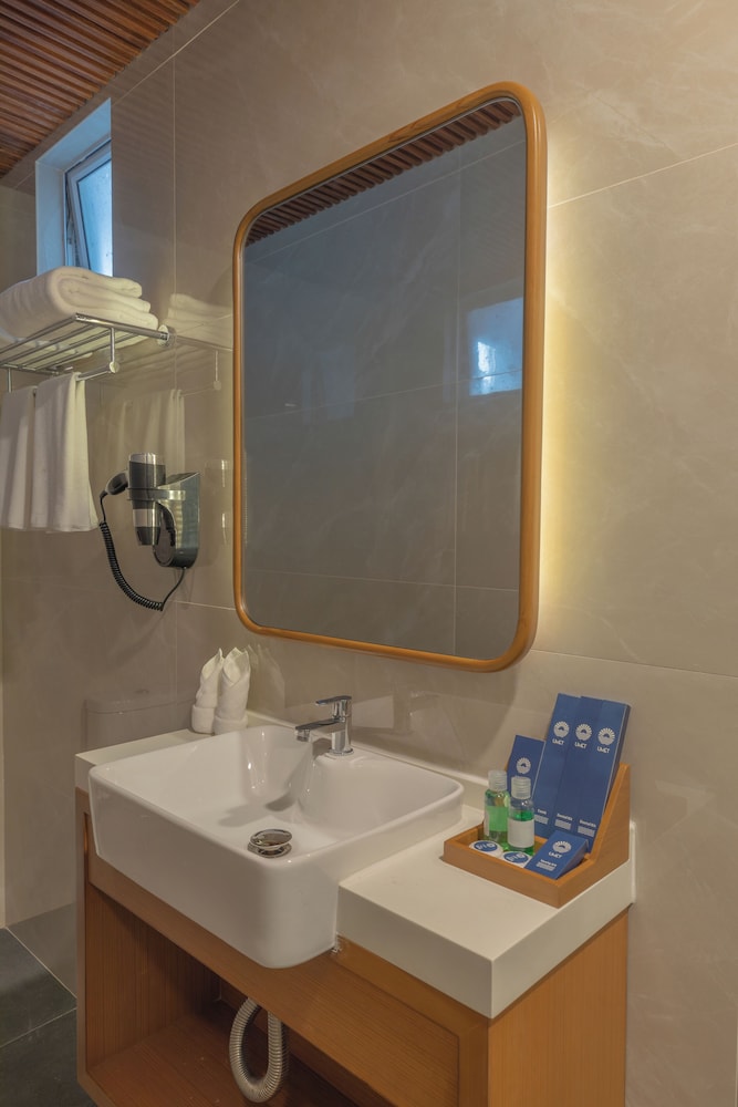 Deluxe Studio Suite - Photo 3