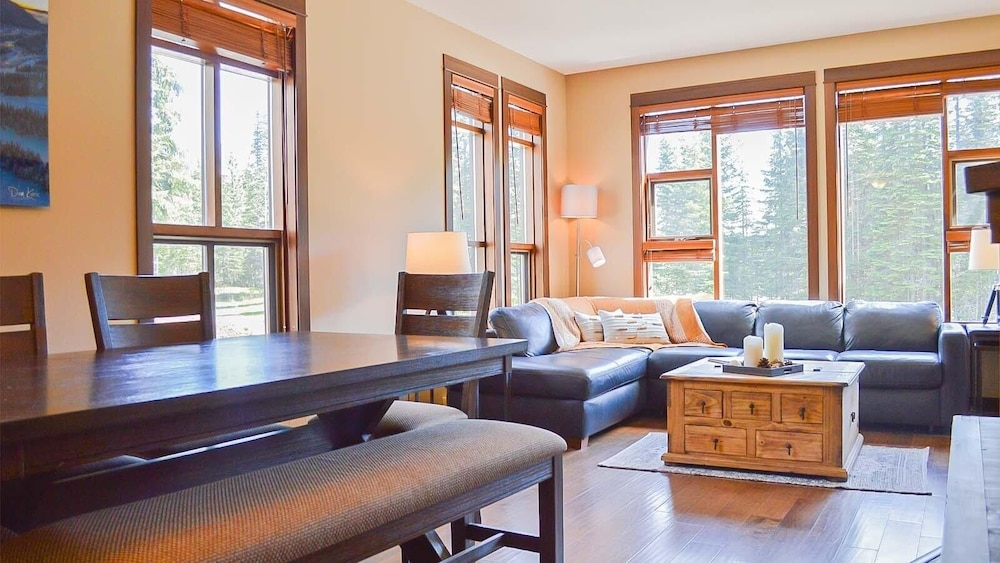 Condo, 2 Bedrooms