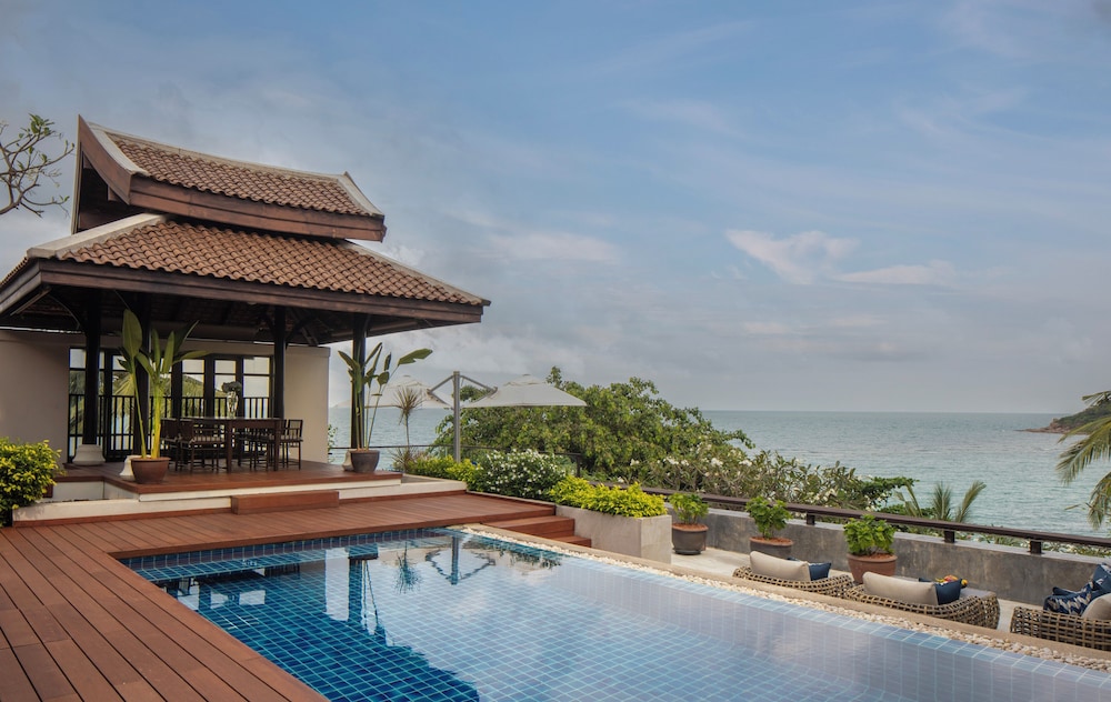 Two Bedroom Oceanfront Residence - Photo 6