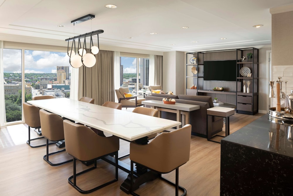 Regency, Suite - Photo 1