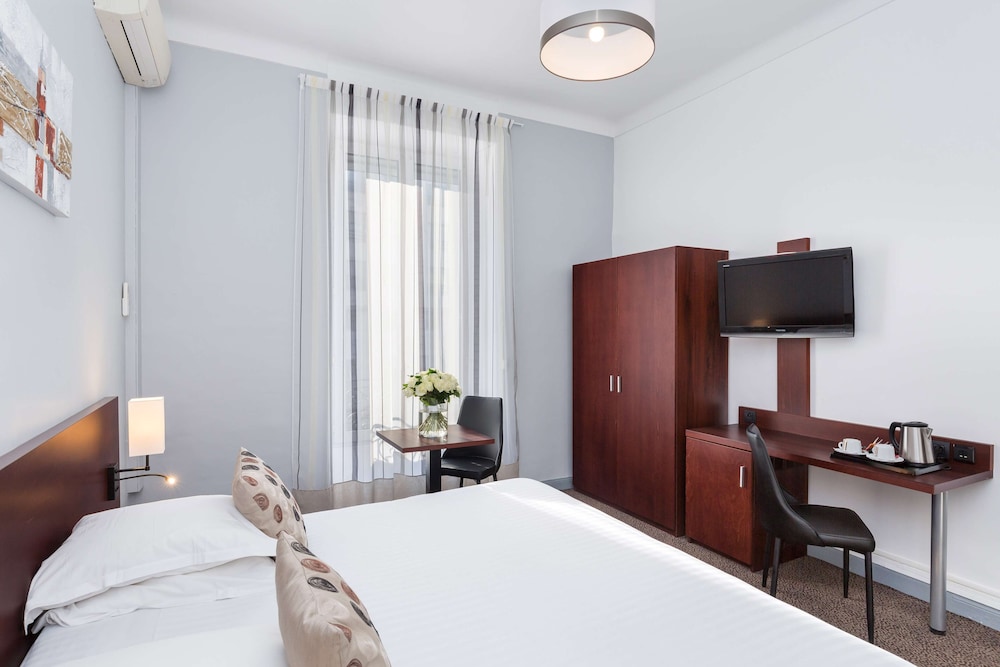 Deluxe Room, 1 King Bed, Non Smoking (Larger Room) - Photo 21
