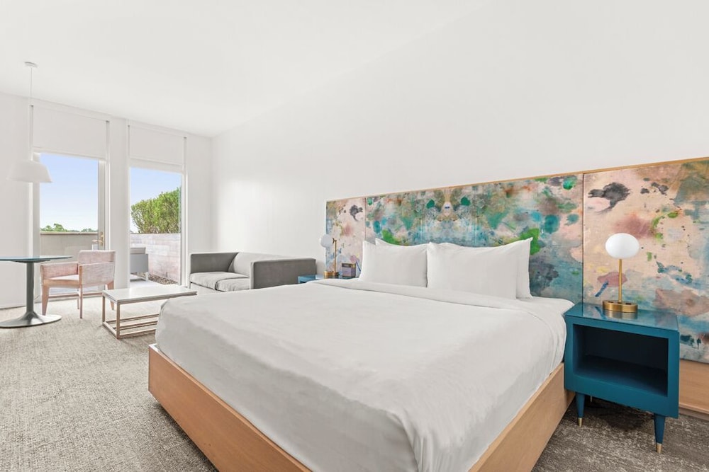Deluxe Room, 1 King Bed, Balcony