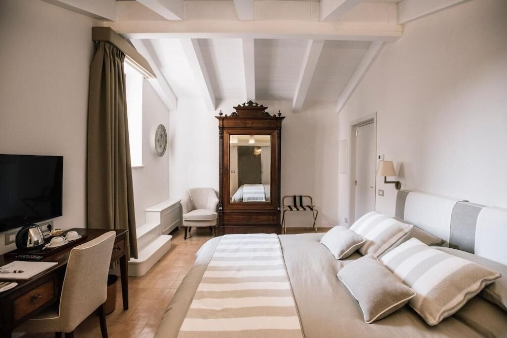 Deluxe Double Room photo 2