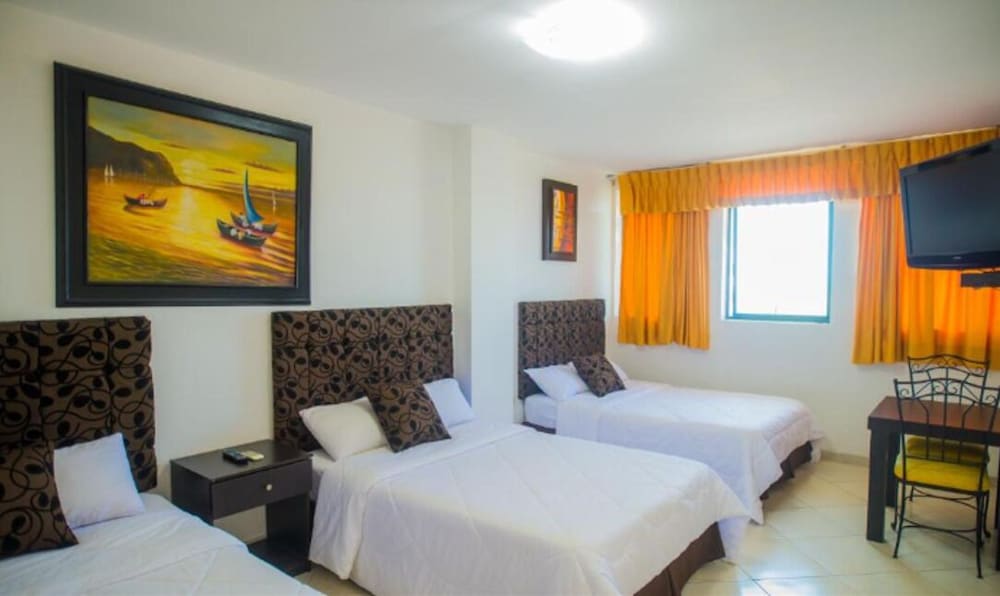 Standard Triple Room, 3 Twin Beds, Private Bathroom photo 2
