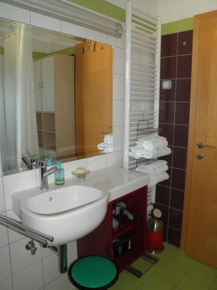 Basic Double or Twin Room photo 3