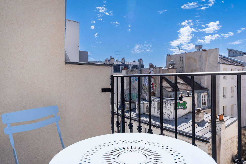 Deluxe Suite, City View photo 3