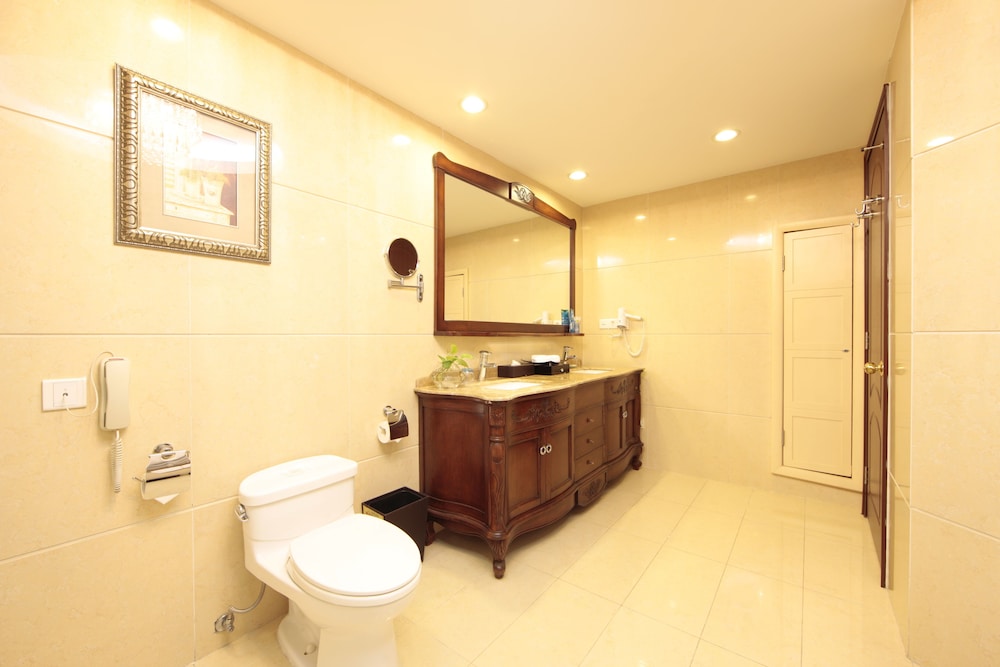 Deluxe Suite photo 2