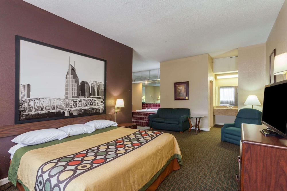 Suite, 1 King Bed - Photo 4
