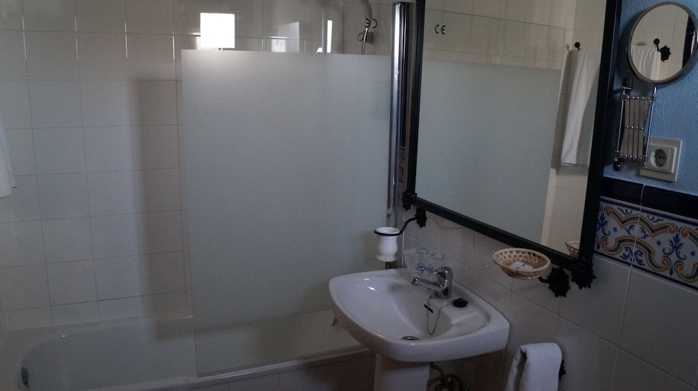 Double Room - Photo 3
