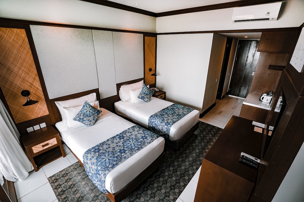Deluxe Garden Twin with Dolphin Tour and Shuttle Denpasar - Lovina - Denpasar