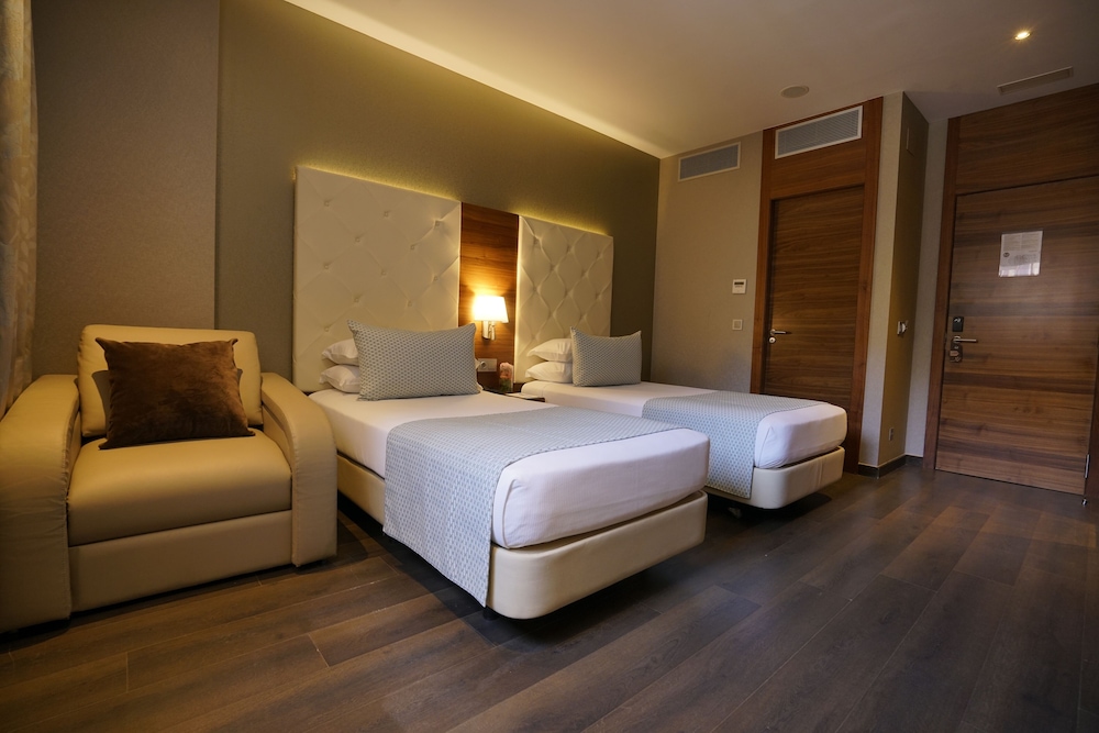 Deluxe Twin Room, City View