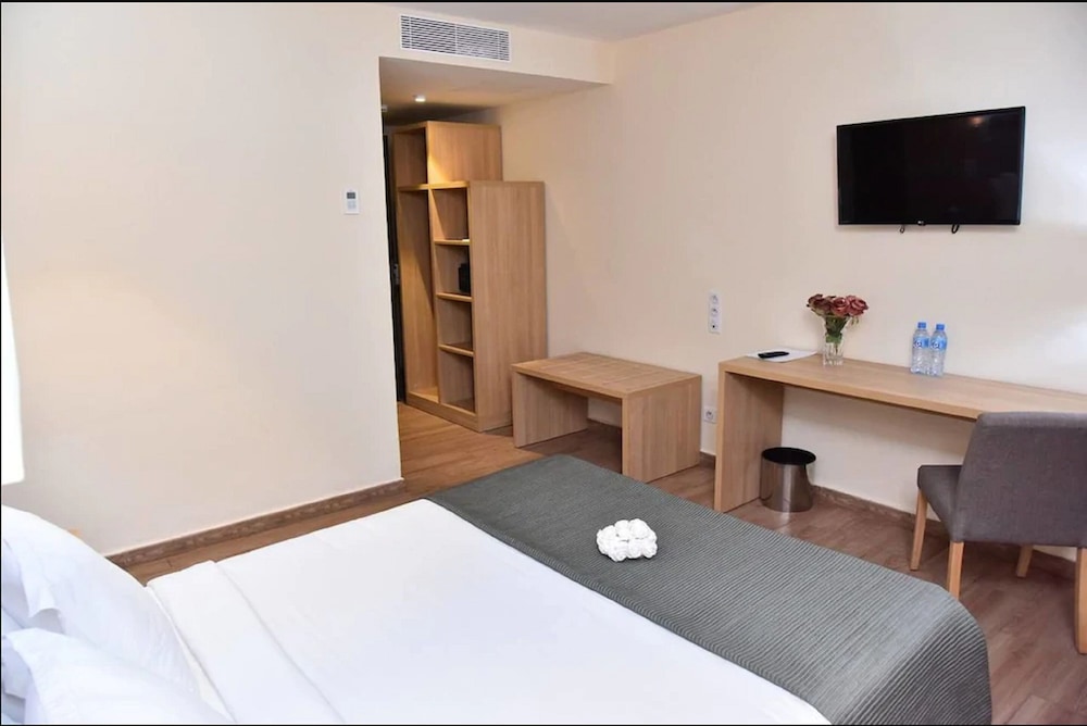 Double Room, Non Smoking - Photo 2