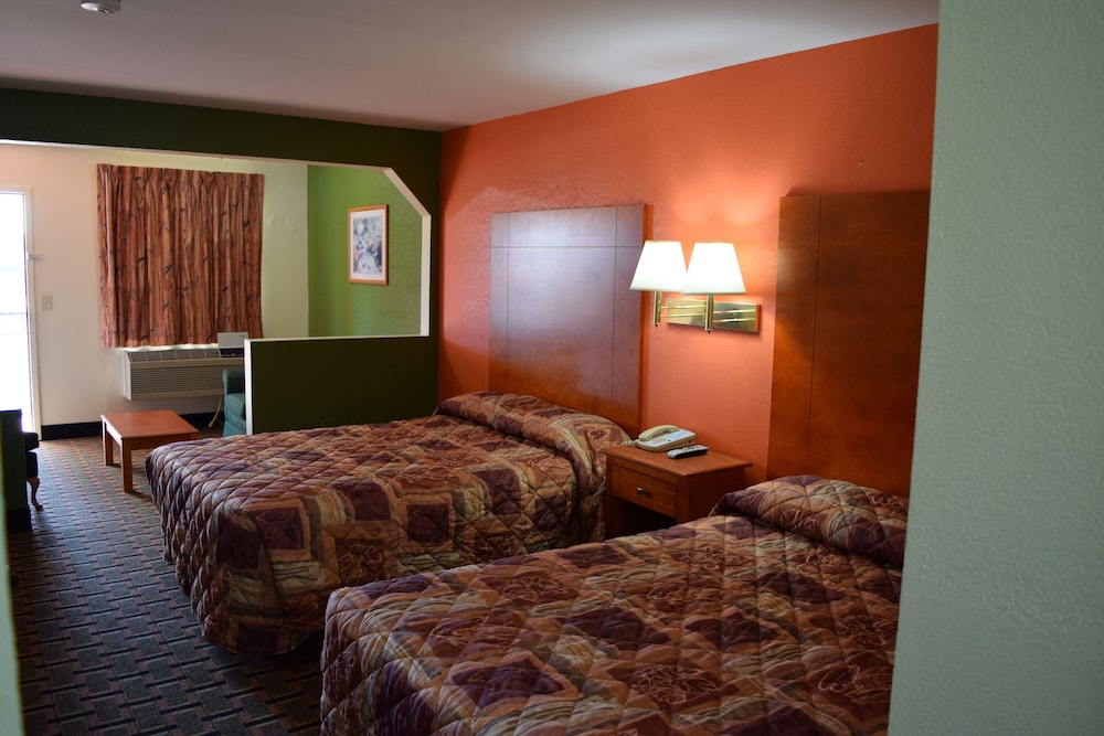 Standard Room, 2 Double Beds, Non Smoking - Photo 4