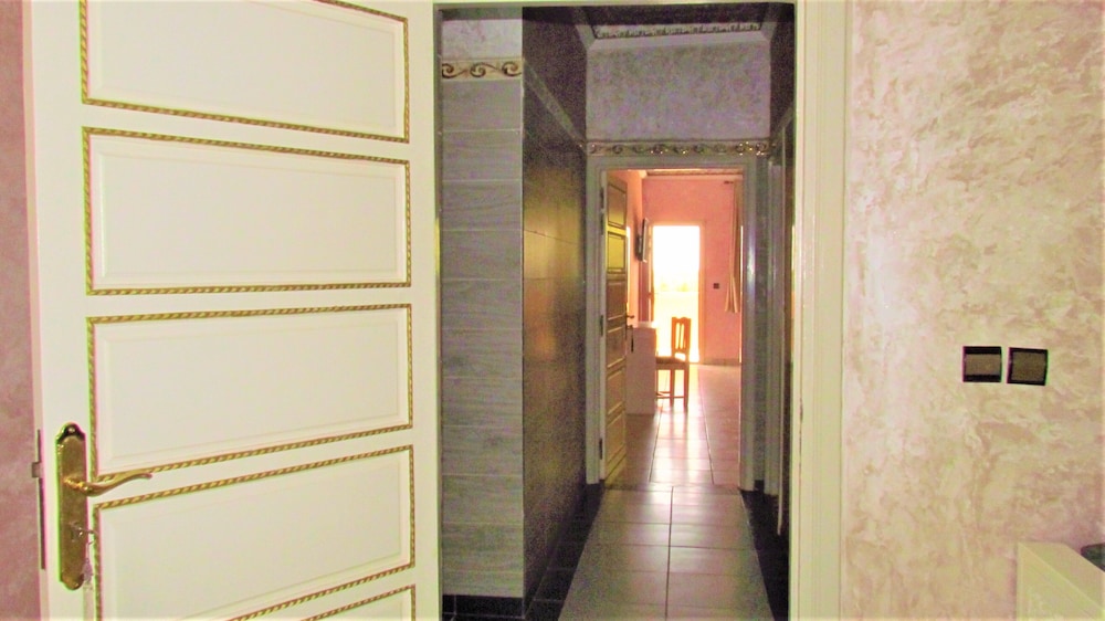 Deluxe Suite, 1 King Bed, Non Smoking, Pool View photo 1