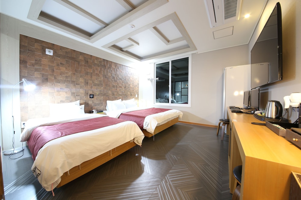 Deluxe Twin Room, Multiple Beds photo 1