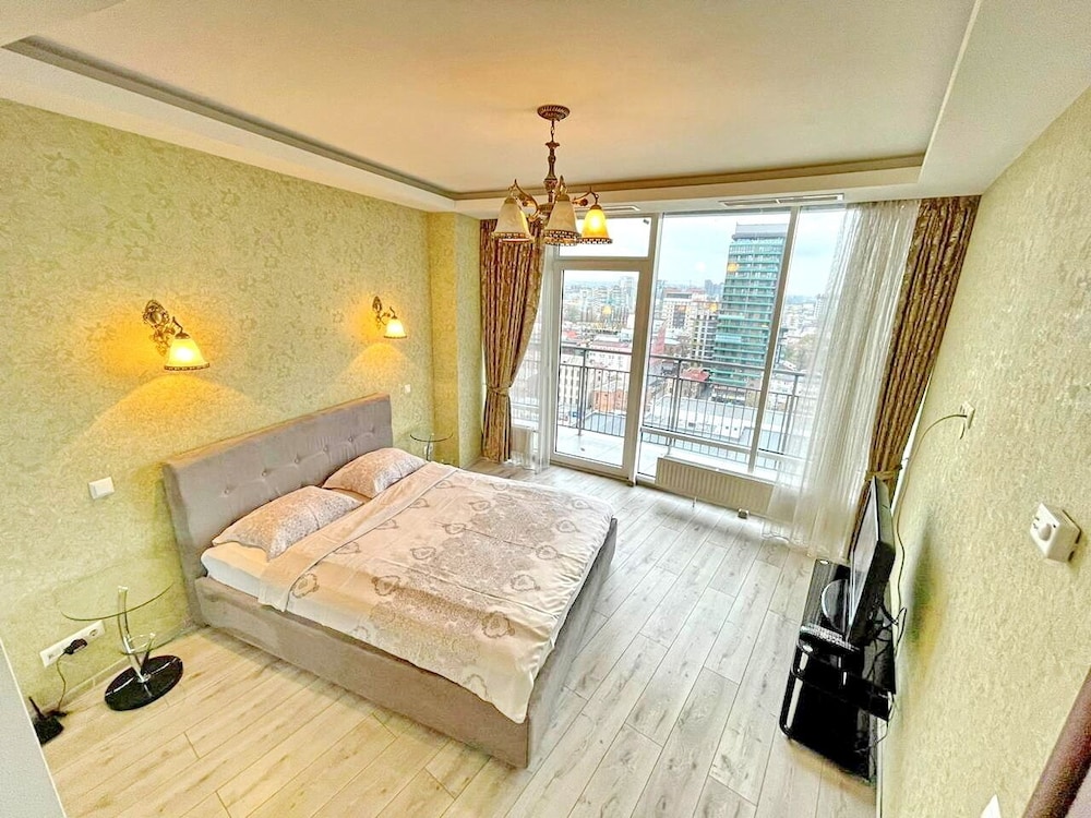 Classic Apartment, 1 Bedroom, Balcony, River View photo 2
