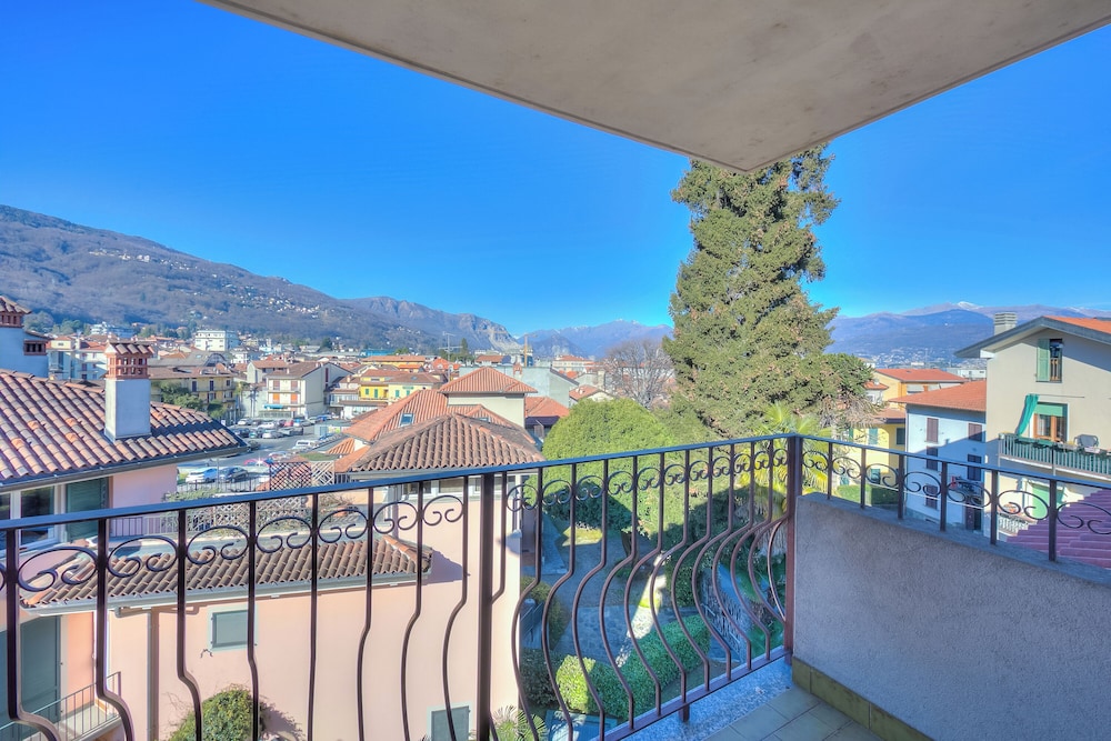 Family Apartment, Multiple Bedrooms (Laura's Cozy Apartment Stresa Center)
