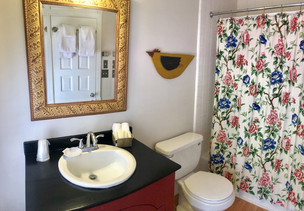 Standard Room, 1 King Bed, River View (No Pets Allowed) photo 2