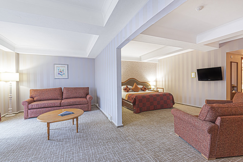 Premier Suite, Multiple Beds photo 3