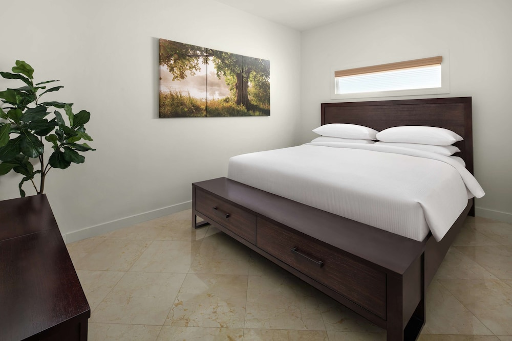 Penthouse, 4 Bedrooms (Condo) thumbnail 6