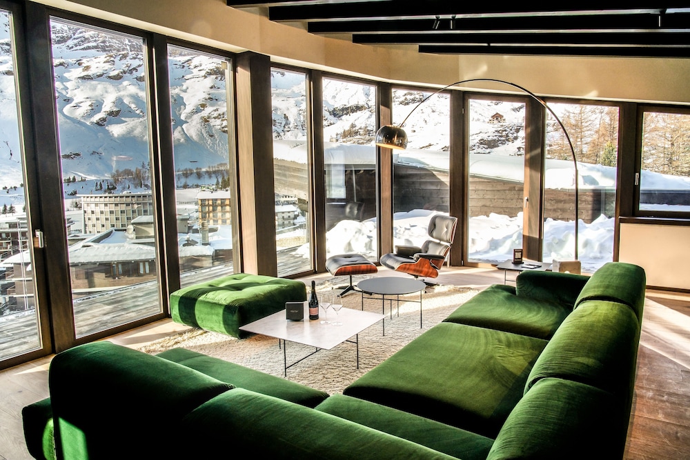Signature Suite, Tower