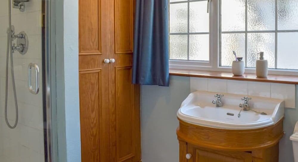 Family Room, Shared Bathroom, Ground Floor (#1) photo 2