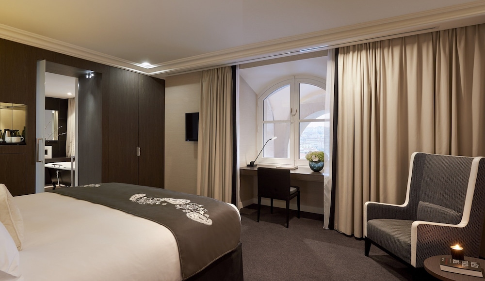 Classic Room, 1 King Bed (La Bonne Mere View) - Photo 1