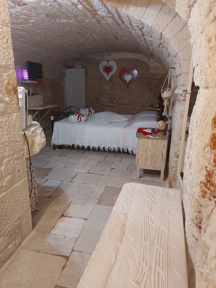 Economy Loft, 1 Bedroom, No Windows, Basement photo 3