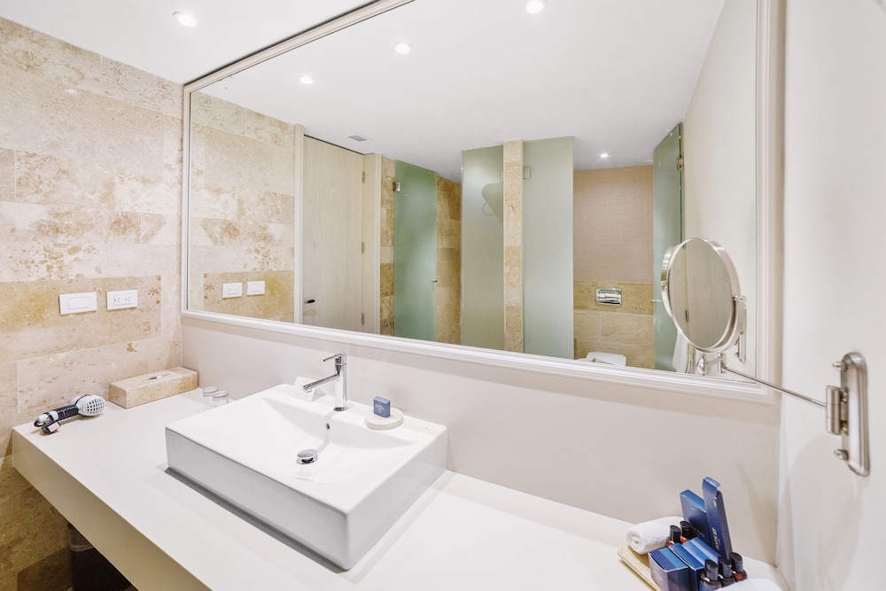 Premium Suite  With Whirlpool Bath