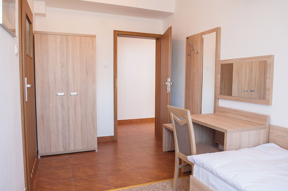 Classic Twin Room - Photo 2