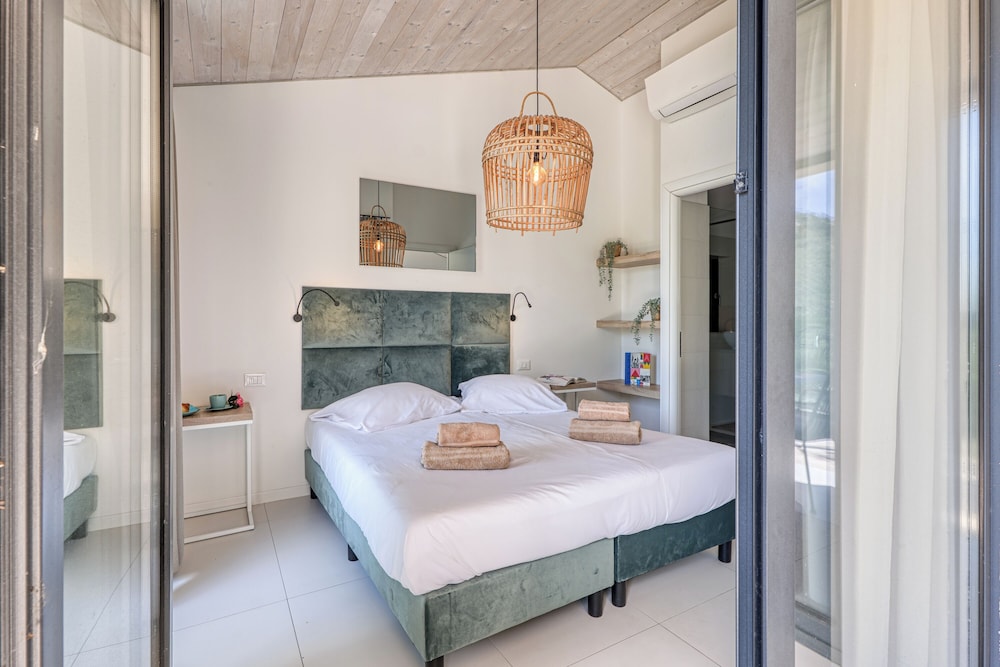 Luxury House, Multiple Bedrooms, 2 Bathrooms, Sea Facing (Boutique Pool Apt. Balzi Rossi -)