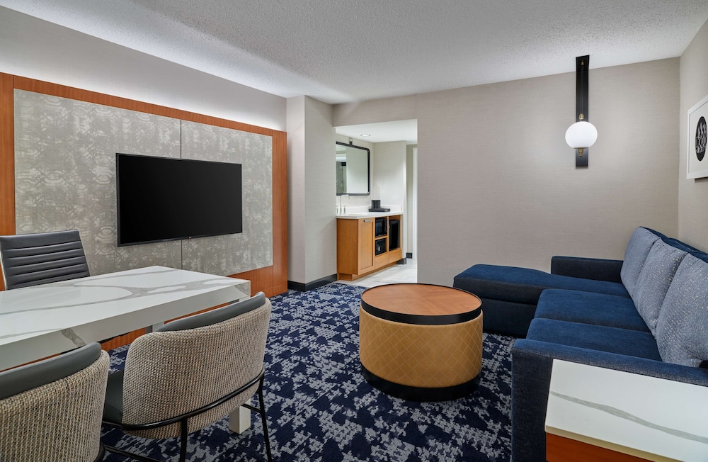 Suite, 2 Double Beds, Accessible, Bathtub (Mobility & Hearing) - Photo 4