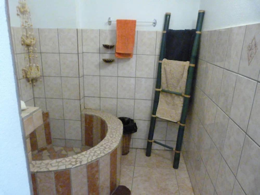 Family Apartment, 2 Bedrooms, Lagoon View (Fare Anoari) photo 2