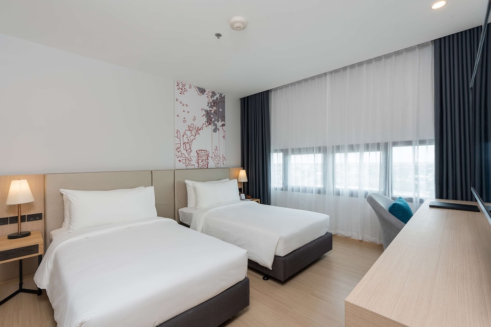 Suite, Multiple Beds, Non Smoking (Living Room)