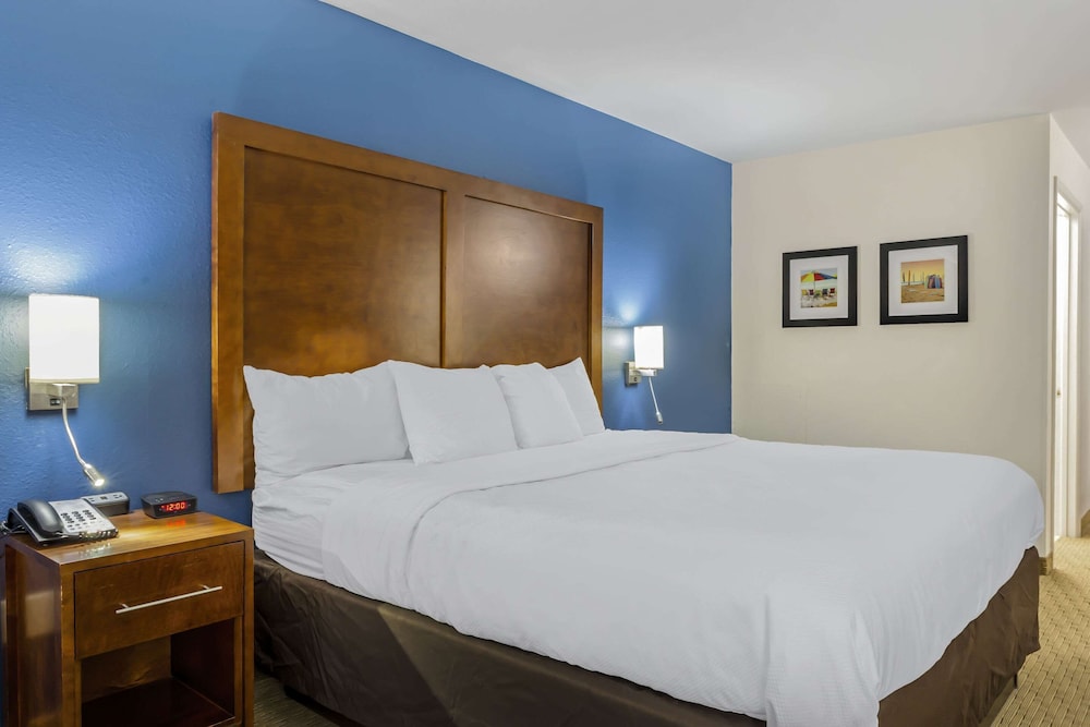 Standard Room, 2 Queen Beds, Non Smoking - Photo 7