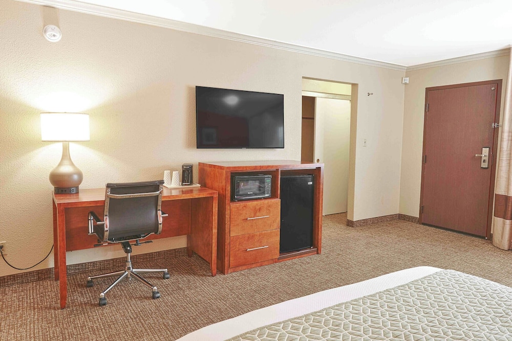 Family Room, 2 Queen Beds, Non Smoking