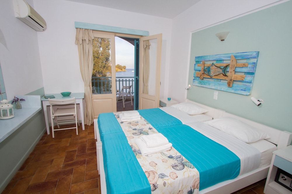 Standard Room, Partial Sea View photo 1
