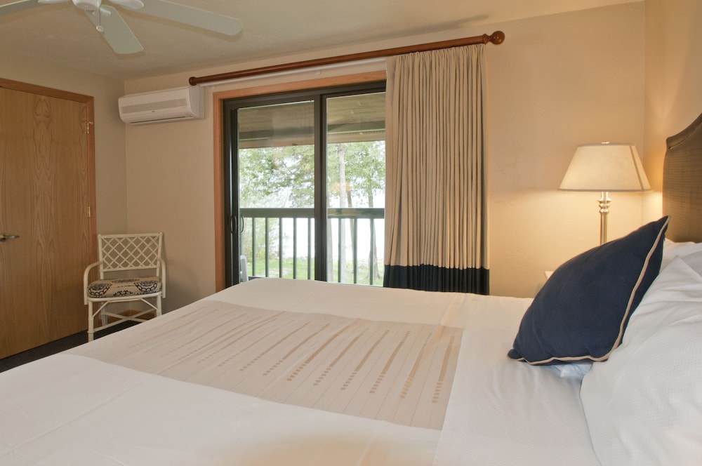 Deluxe Room, Multiple Beds photo 3