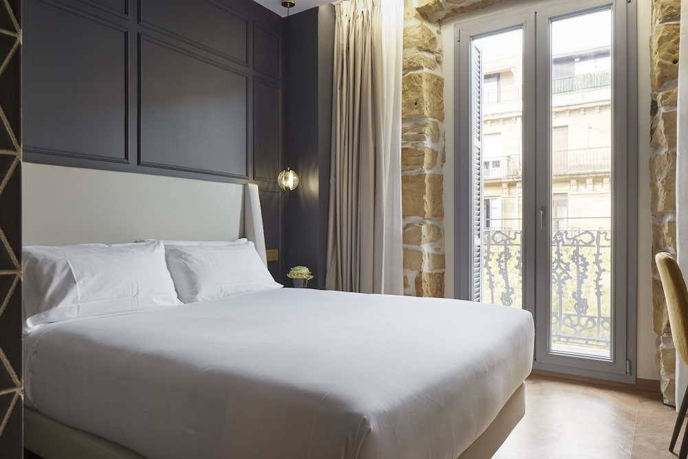 Superior Double or Twin Room, City View - Photo 2
