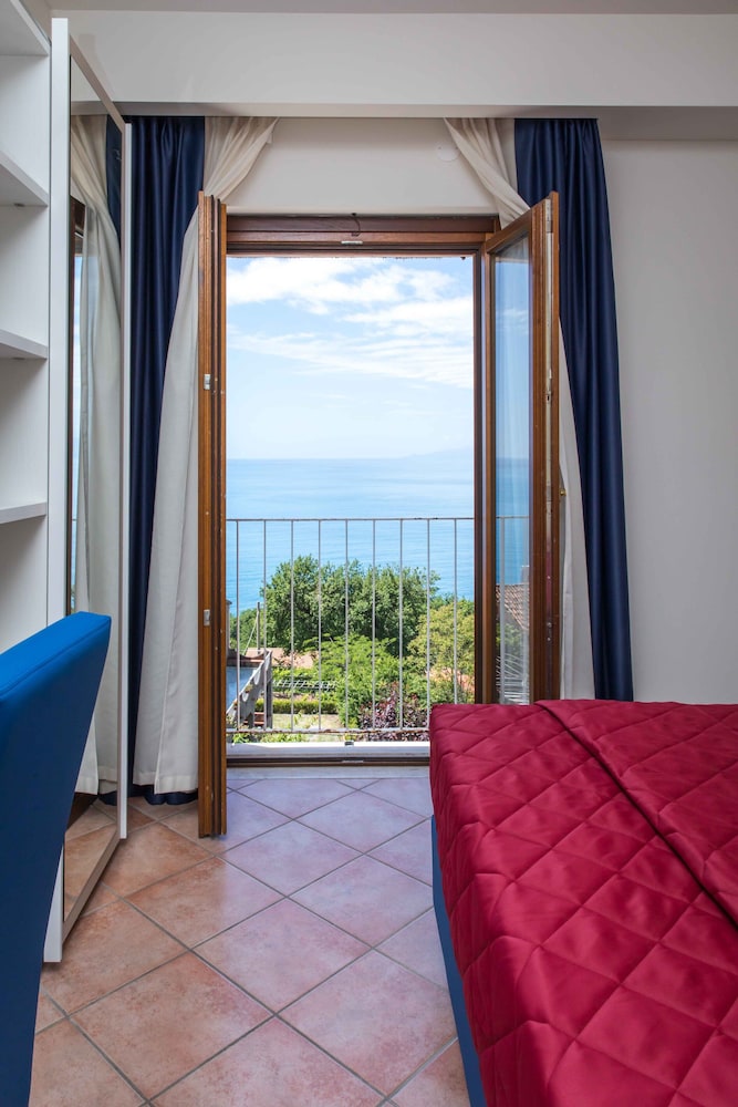 Classic Double Room, Sea View - Photo 3