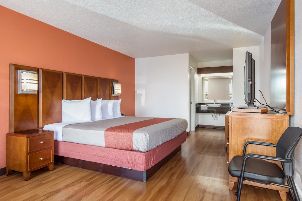 Standard Room, 1 King Bed, Smoking, Refrigerator & Microwave