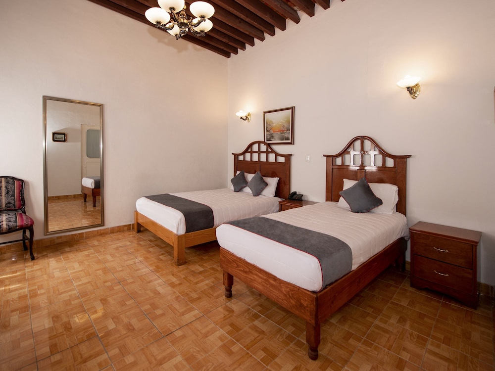 Standard Triple Room (2 queen bed) - Photo 1
