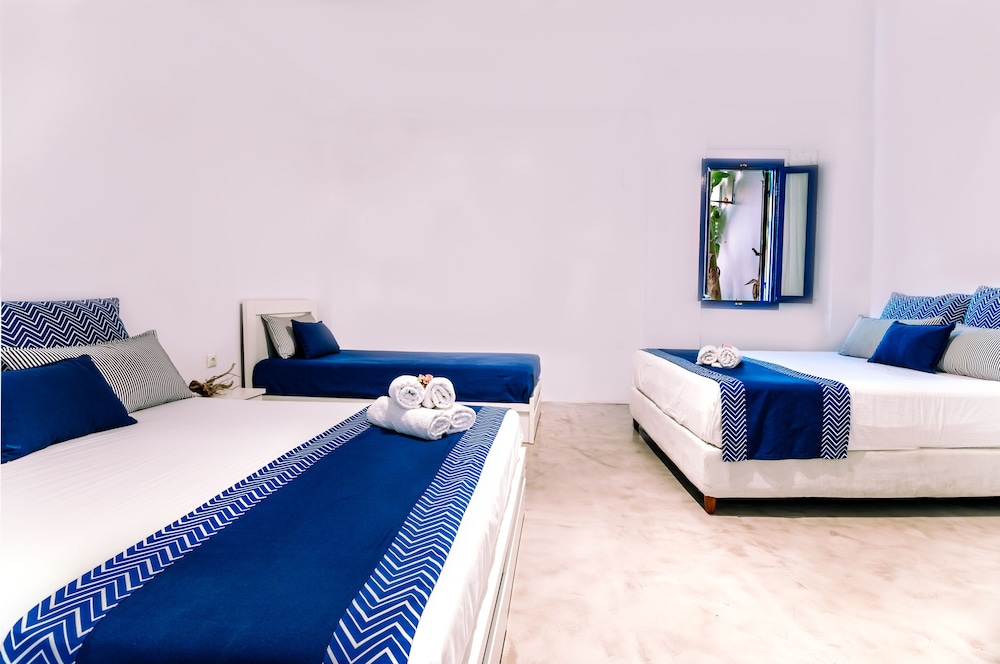 Quadruple Room, Pool View photo 3