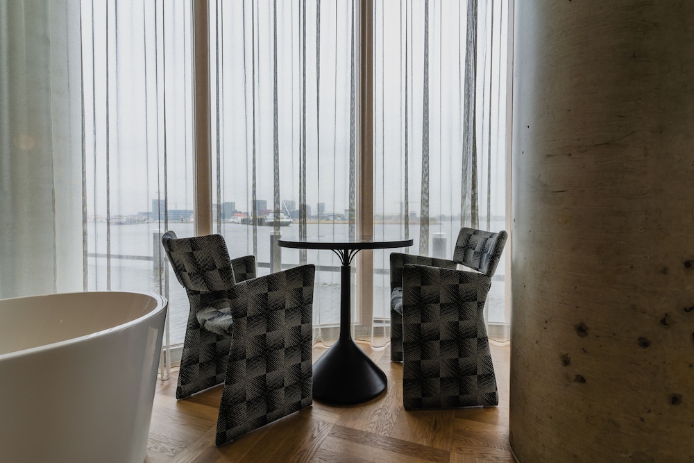 Junior Suite, 1 Twin Bed, Lake View