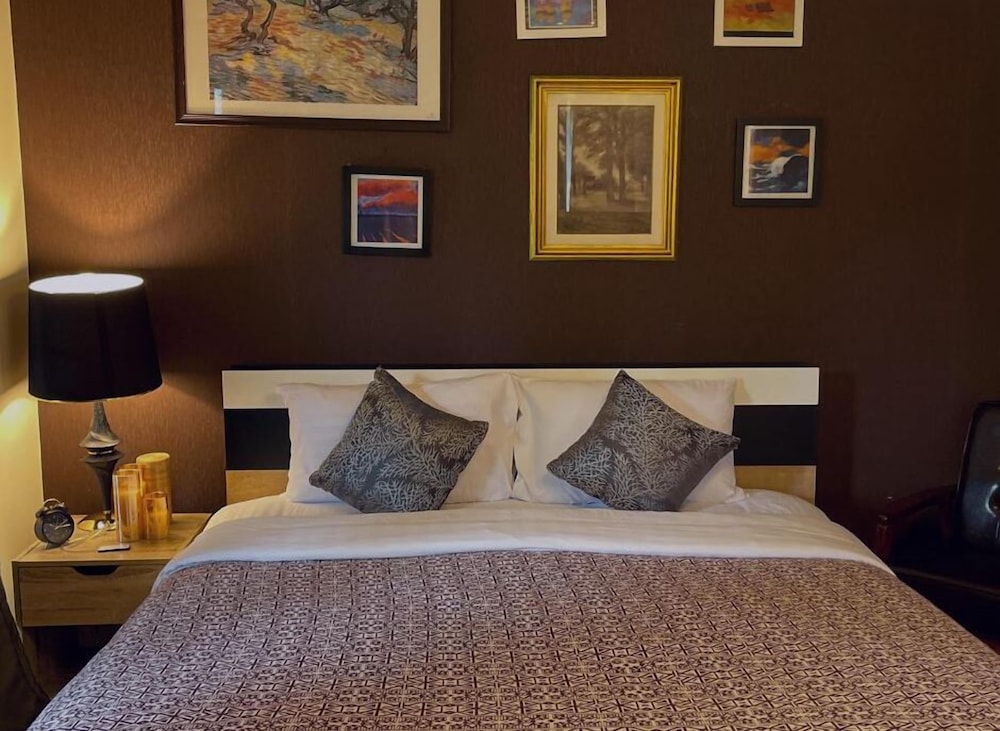 Superior Double Room, 1 King Bed, Non Smoking, Mountain View photo 3