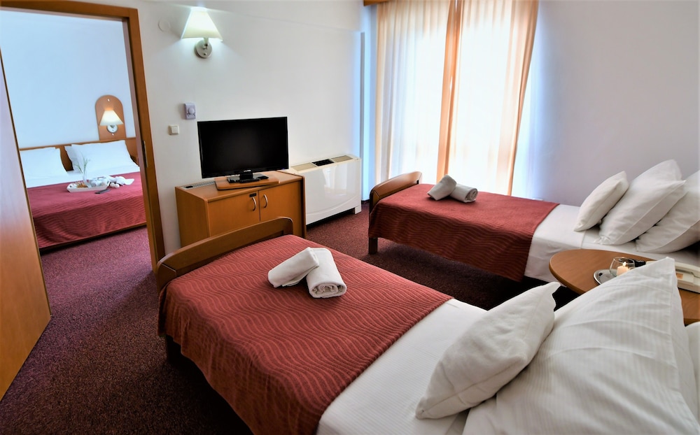 Family Room, 2 Bedrooms, Balcony, Park View