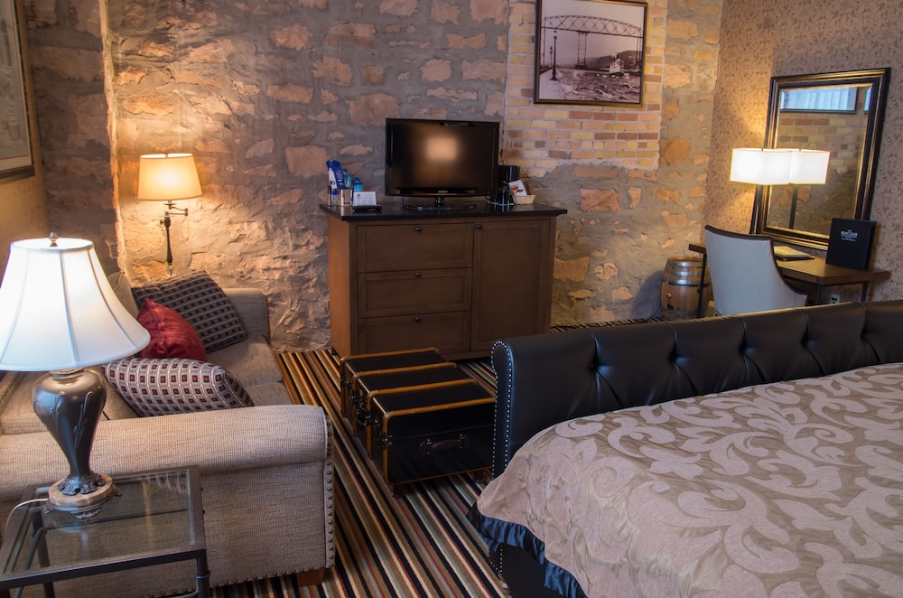 Luxury Room, 1 King Bed with Sofa bed, Lake View photo 2